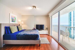 3 bedrooms, iron/ironing board, travel cot, WiFi - Oceanfront Luxury in Brickell + Free Parking (Miami)