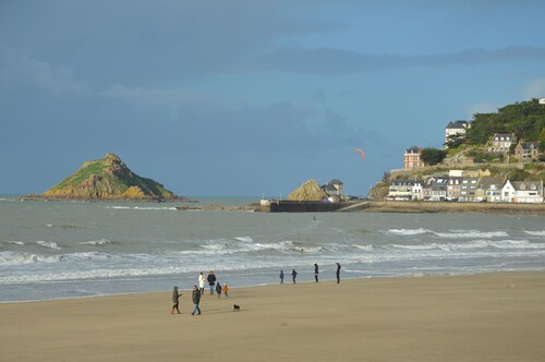 Gite 3 ch,3 salles de bain, 3 wc entre St Malo, Dinan, Erquy en BRETAGNE