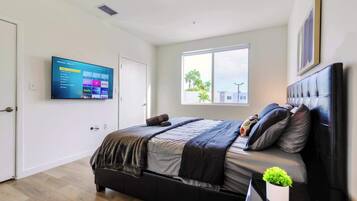 3 bedrooms, desk, iron/ironing board, WiFi