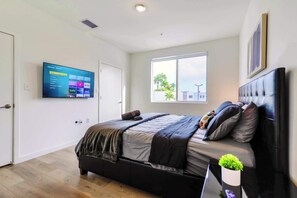 3 bedrooms, desk, iron/ironing board, WiFi - Free Parking | Spacious 2-Story Townhouse (Miami)