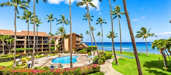 Hawaiian-inspired studio with ocean view