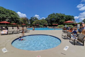 Pool - 163 N. Sea Pines Dr- .8 miles to the beach, 4 minutes by bike or 15 min walk. (Hilton Head Island)