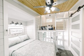 Réfrigérateur, batterie de cuisine, vaisselle et ustensiles