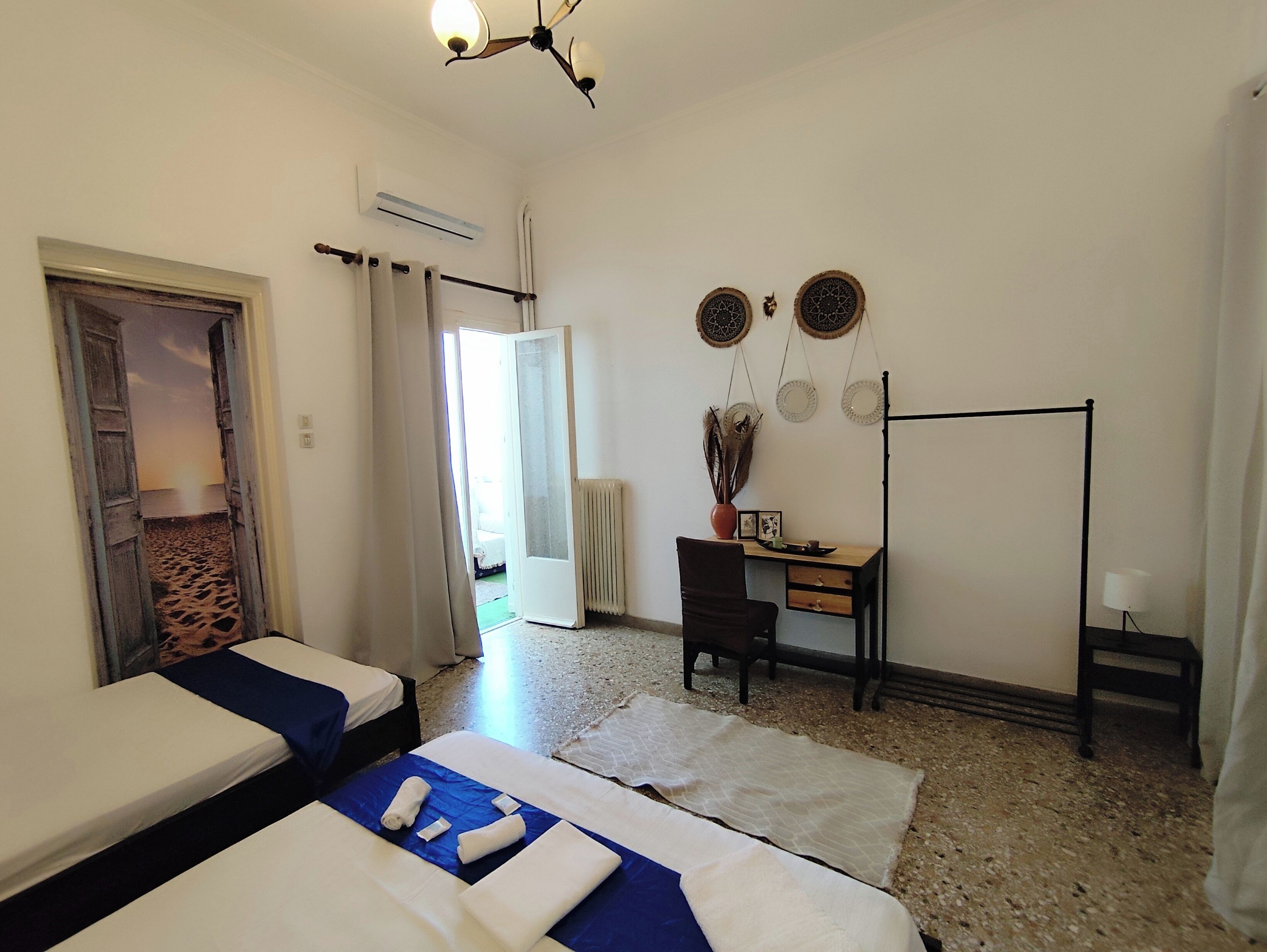 Habitación triple económica | Decoración individual, mobiliario individual, wifi gratis y ropa de cama