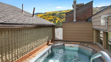 Condo, 2 Bedrooms | Property grounds