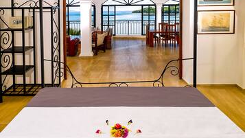 3 bedrooms, WiFi, bed sheets, wheelchair access