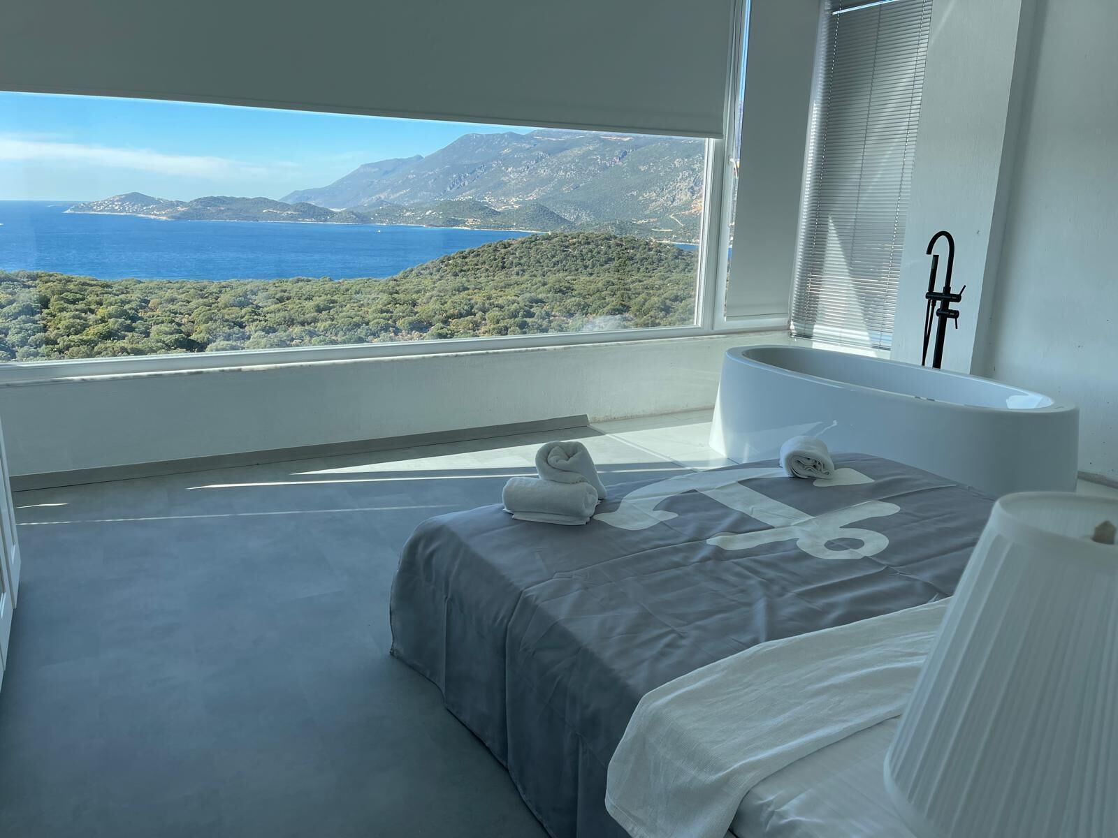 4 bedrooms, iron/ironing board, free WiFi