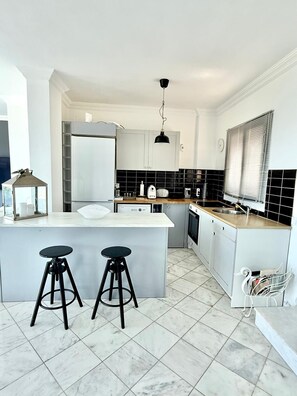 雪櫃、微波爐、焗爐、咖啡機/沖茶器