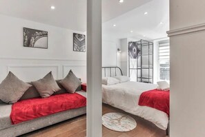 2 bedrooms, in-room safe, desk, iron/ironing board - THE CRAZY DREAM OF GUSTAVE EIFFEL IN MONTROGUEIL (Paris)