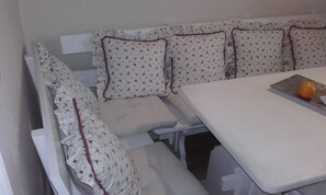 3 bedrooms, travel crib, free WiFi