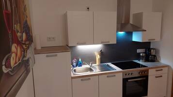 Réfrigérateur, four, plaque de cuisson, cafetiÚre/bouilloire