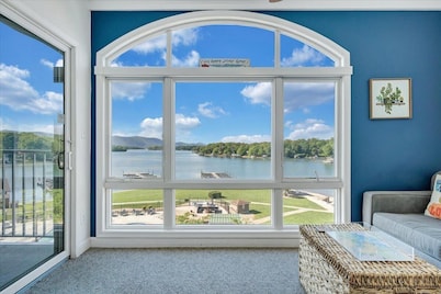 #132 Pointe - 3 Bedroom Lakefront Condo at Mariners SML