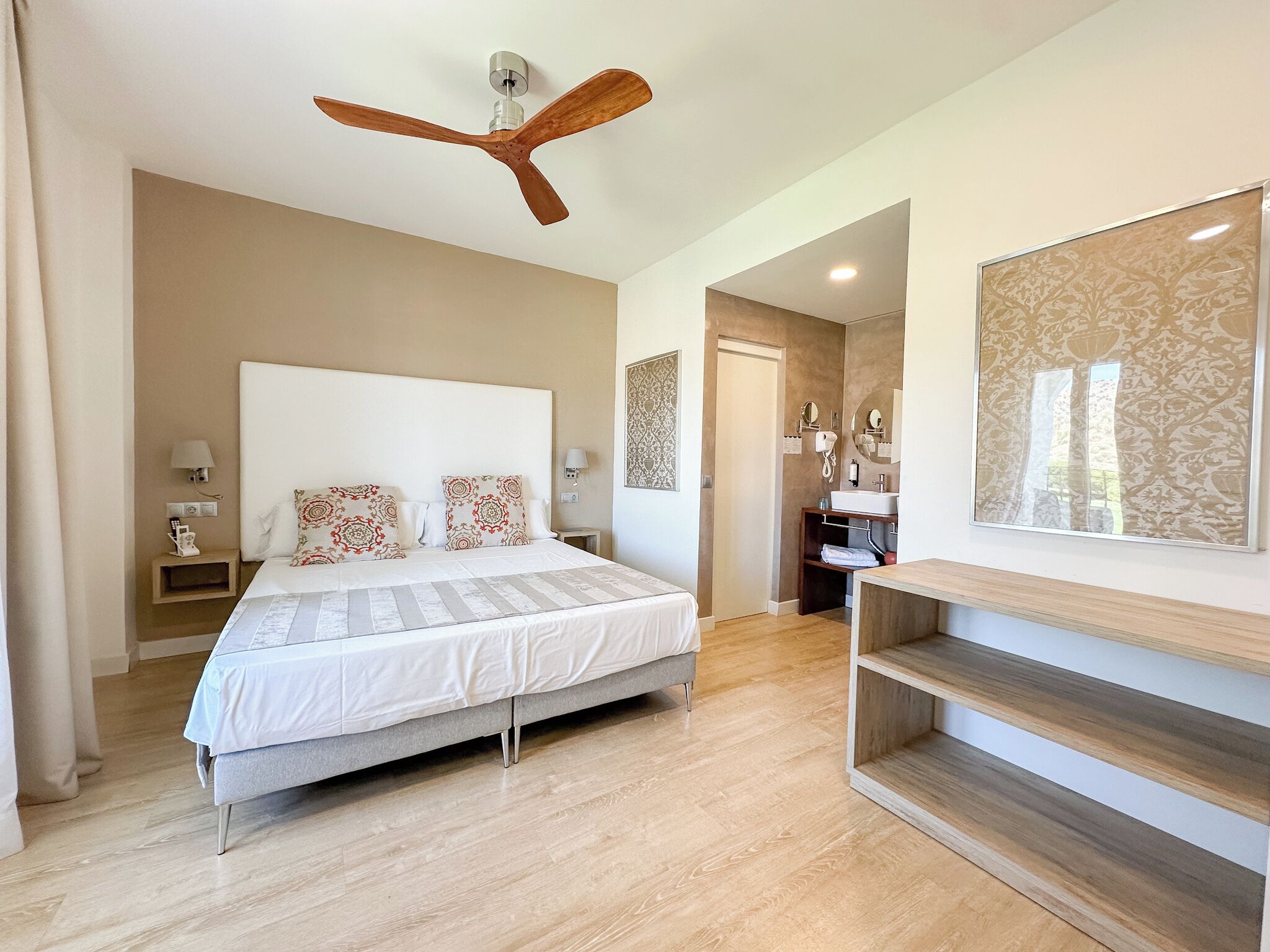 Junior Room | Egyptian cotton sheets, premium bedding, down duvets