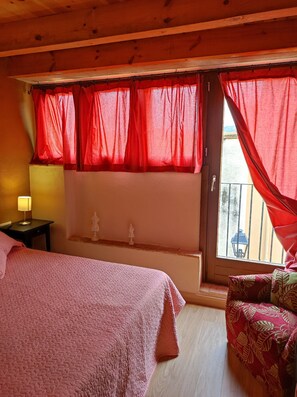 1 bedroom, in-room safe, desk, iron/ironing board