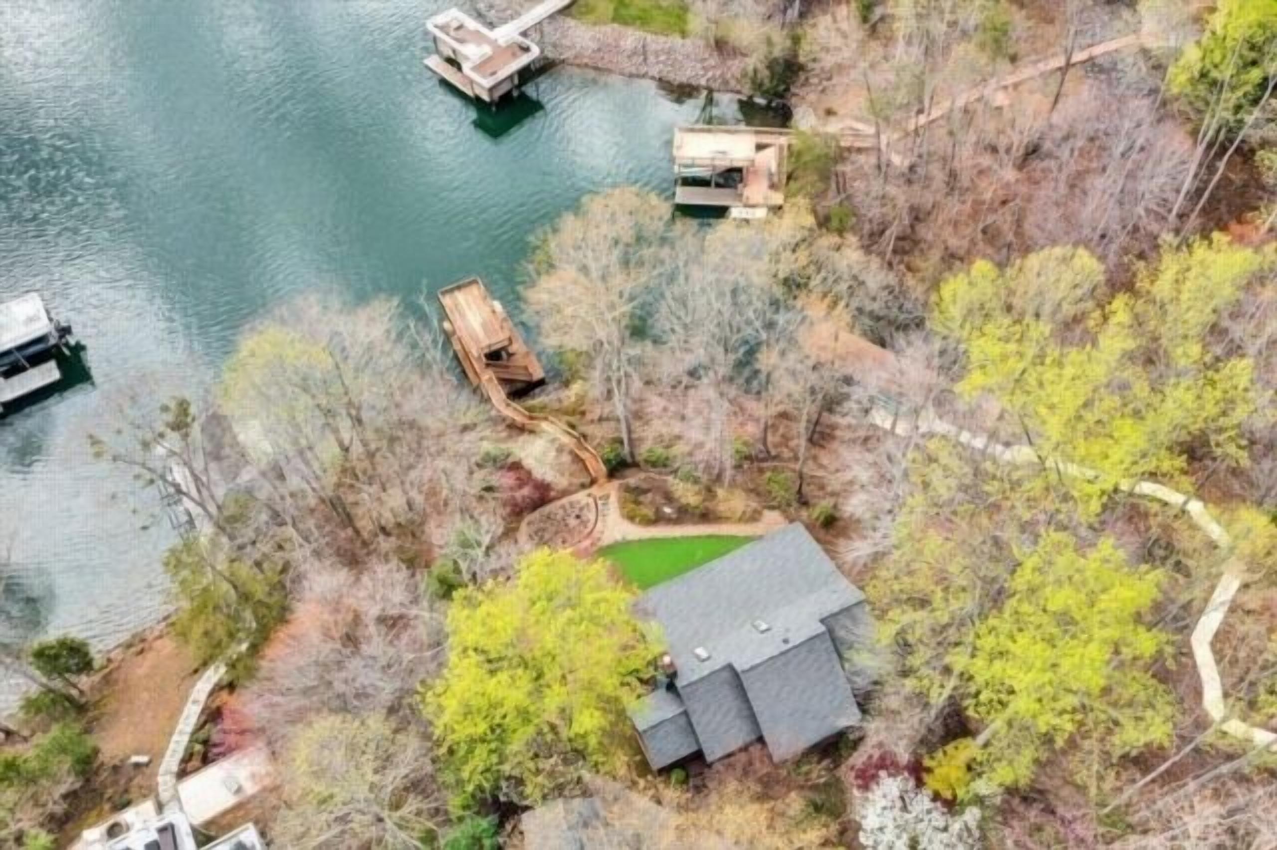 Wifi, Hot Tub, 2 Kayaks, Sundeck, Foosball & Ping Pong, Community Pool& Tennis 
