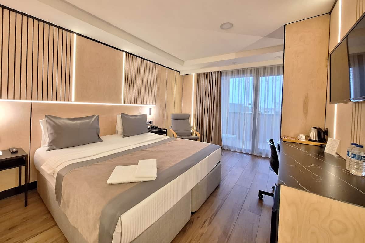 Chambre Double | Minibar, coffres-forts dans les chambres, bureau