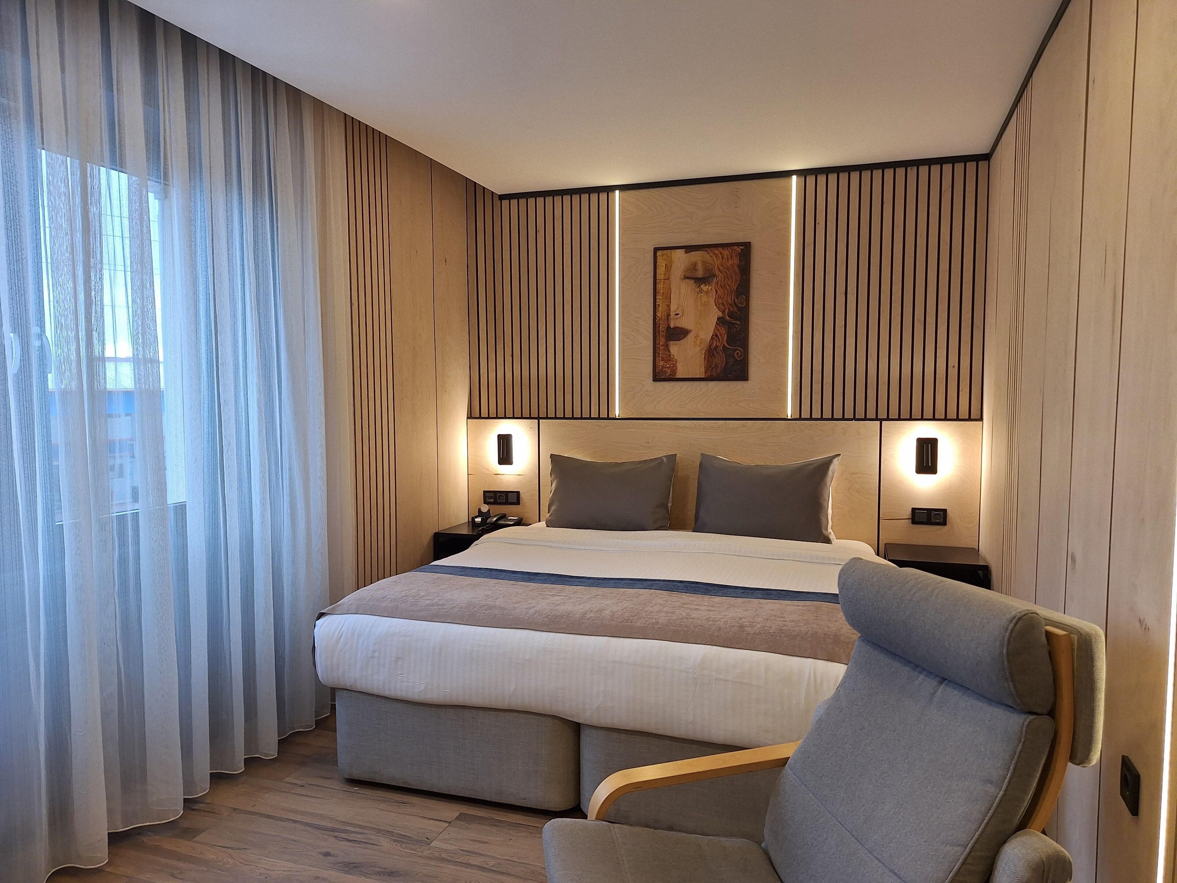 Minibar, in-room safe, desk, laptop workspace