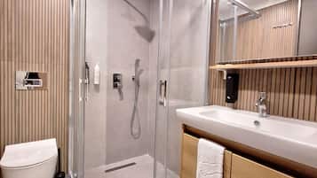 Double Room | Bathroom | Shower, free toiletries, hair dryer, slippers