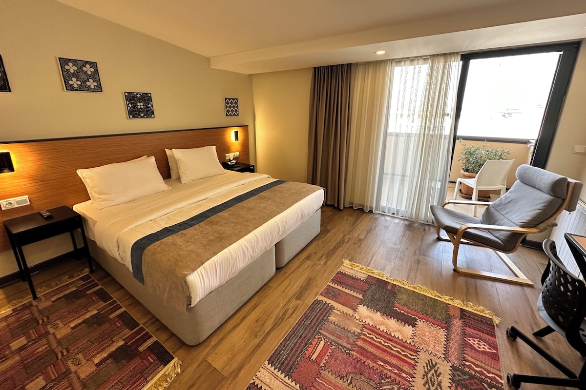 Double Room | Minibar, in-room safe, desk, laptop workspace