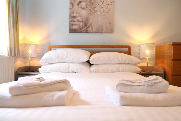 1 habitación, tabla de planchar con plancha, wifi gratis y ropa de cama 