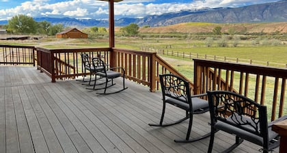 Wheels Up Cottage at Ever Sky Ranch, THE VIEWS!