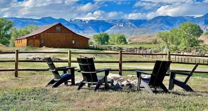 Wheels Up Cottage at Ever Sky Ranch, THE VIEWS!