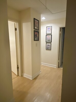 Interior - Cozy 2 bedroom condo, perfect for game or long weekend, <1 mile from the Square (Oxford)