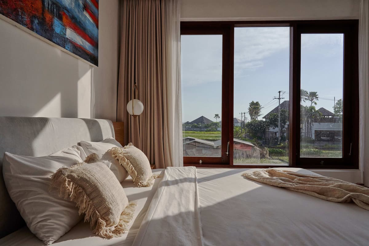 2 slaapkamers, een bureau, een laptopwerkplek, verduisterende gordijnen