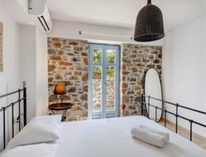 1 bedroom, iron/ironing board, travel cot, free WiFi