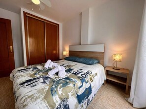 2 chambres, fer et planche à repasser, Wi-Fi, draps fournis