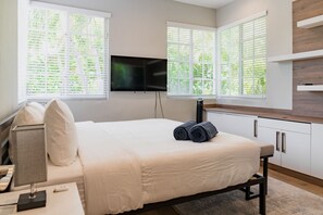 3 habitaciones, escritorio, tabla de planchar con plancha y wifi gratis 