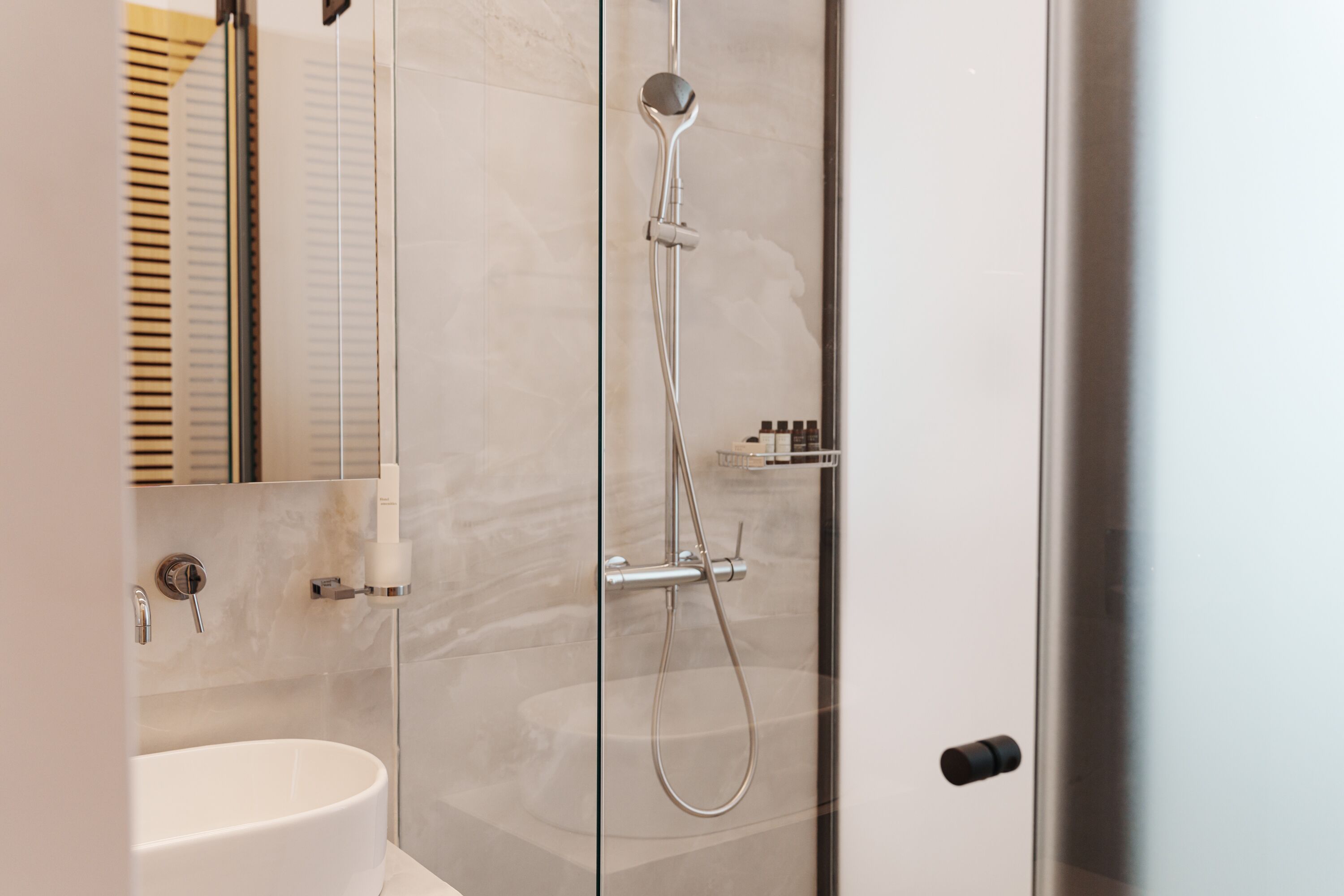 Artemis Suites | Bathroom shower