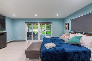 4 habitaciones, tabla de planchar con plancha y cuna de viaje 