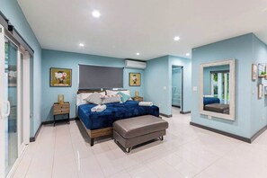 4 habitaciones, tabla de planchar con plancha y cuna de viaje 