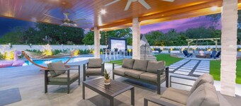 Colosal Football Field Villa w/Cinema+Terrace+Gym+Heated Pool