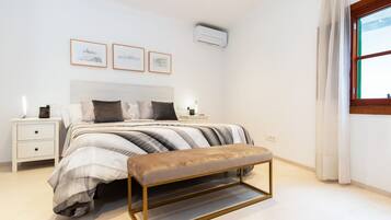 3 slaapkamers, een strijkplank/strijkijzer, wifi, beddengoed