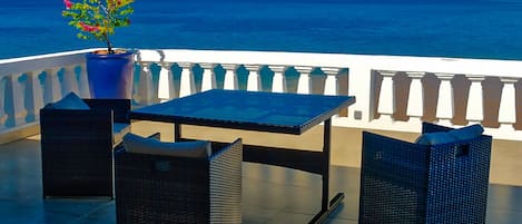 تناول الطعام بالخارج