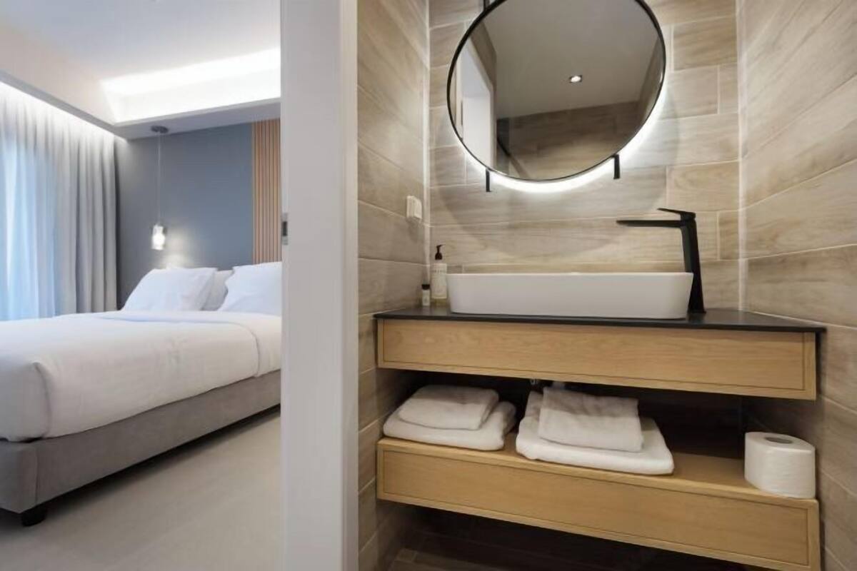 1 bedroom, premium bedding, pillow-top beds, desk