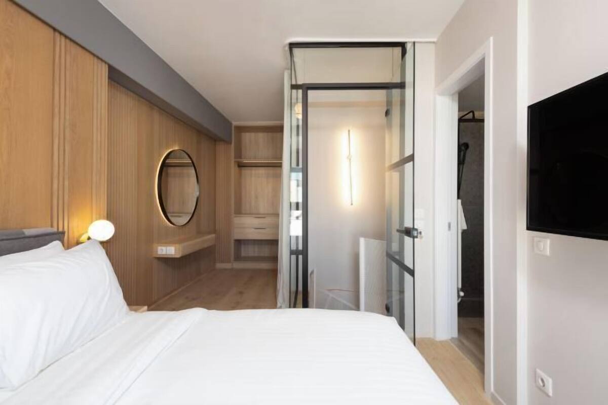 1 bedroom, premium bedding, pillow-top beds, desk