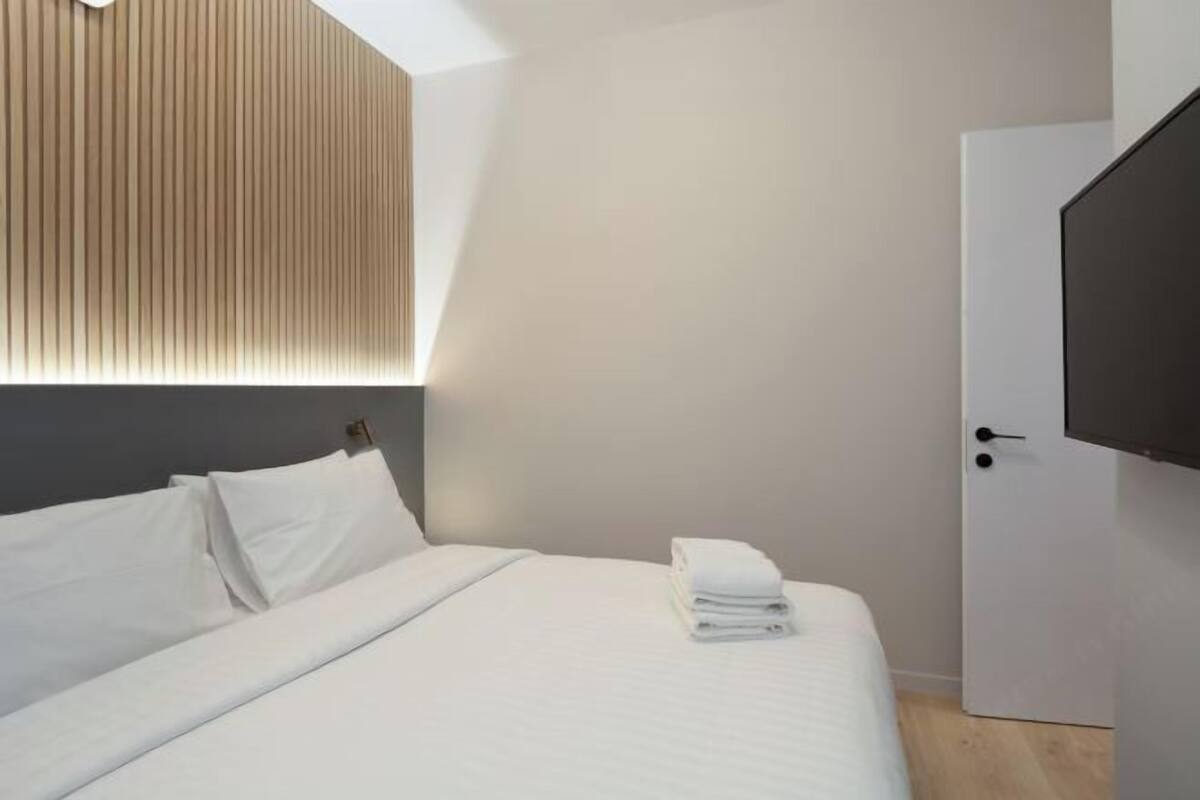 1 bedroom, premium bedding, pillow-top beds, desk