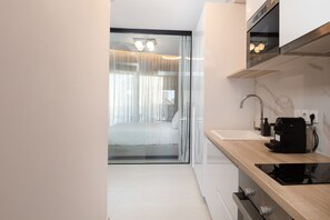 2-Bedroom Maisonette | Private kitchen | Full-size fridge, microwave, oven, stovetop - LUX&EASY Athens Downtown Residences (Athens)