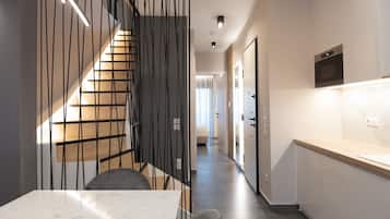 2-Bedroom Maisonette | 私人廚房 | 大型雪櫃/冰箱、微波爐、焗爐、爐具