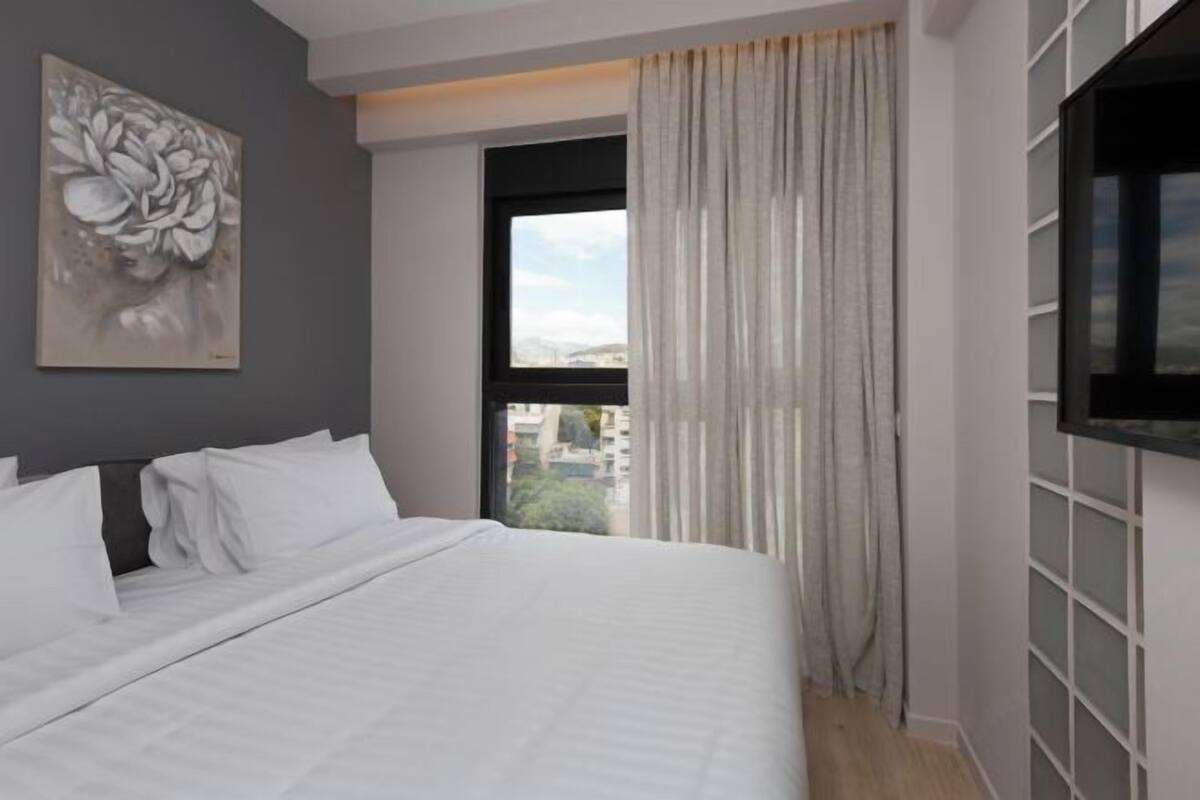 1 bedroom, premium bedding, pillow-top beds, desk