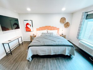 1 habitación, escritorio, tabla de planchar con plancha y wifi