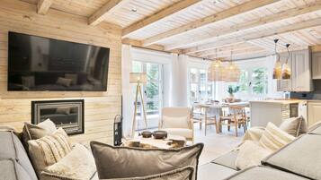Een smart-tv en een open haard