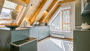 Fridge, microwave, oven, dishwasher