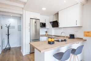 Fridge, microwave, oven, dishwasher - Luderna - Apartamento con terraza Mirador Salardu (Naut Aran)