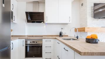 Refrigerador, microondas, horno y lavavajillas