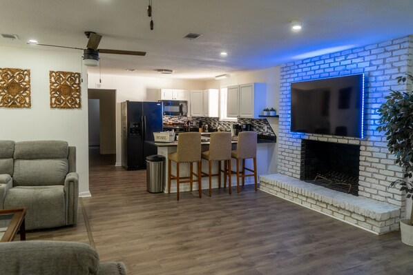 TV connectée, baby-foot, table de tennis de table