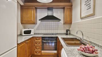 Frigorífic, microones, forn i cafetera i tetera